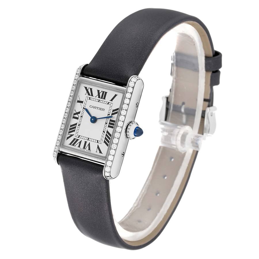 Montre réplique pour femme : Cartier Tank Must, petit modèle, lunette sertie de diamants, acier, W4TA0016 — inestimable – Photo 4