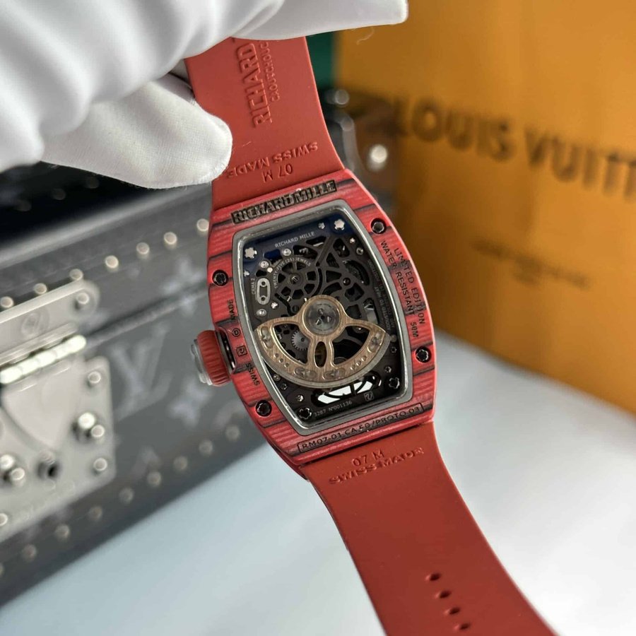 Montre réplique : Richard Mille RM 07-01, rouge, Carbon TPT, quartz, Racing, rouge, édition limitée, 45.32 X 32,3 mm — singulière – Photo 7