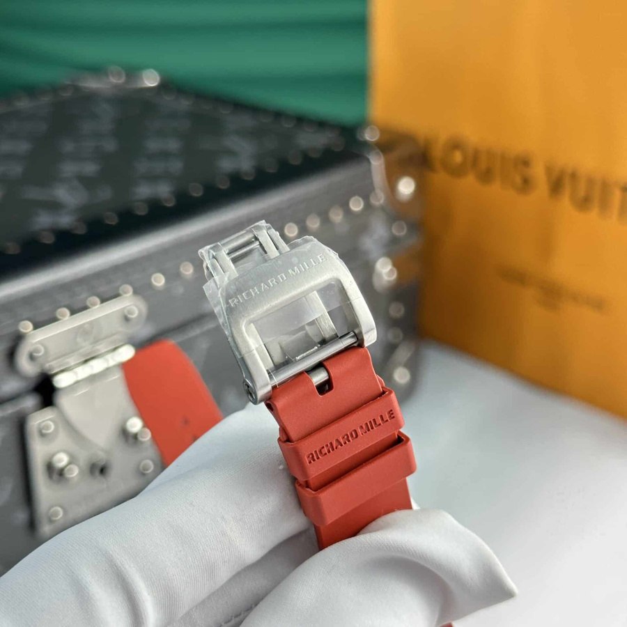 Montre réplique : Richard Mille RM 07-01, rouge, Carbon TPT, quartz, Racing, rouge, édition limitée, 45.32 X 32,3 mm — singulière – Photo 8