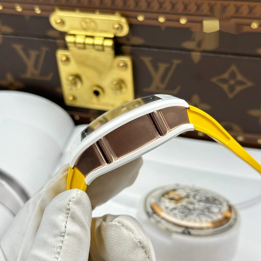 Montre réplique : Richard Mille RM 88, automatique, tourbillon, Smiley, céramique blanche, 48.15 X 39,74 mm — élégante – Photo 8