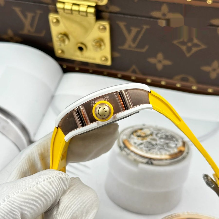 Montre réplique : Richard Mille RM 88, automatique, tourbillon, Smiley, céramique blanche, 48.15 X 39,74 mm — élégante – Photo 9