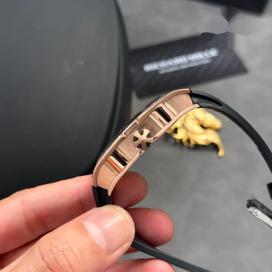 Montre réplique : Richard Mille RM 67-01, or rose, automatique, extra-plate, bracelet en caoutchouc, 38,7 mm X 47,5 mm — raffinée – Photo 11