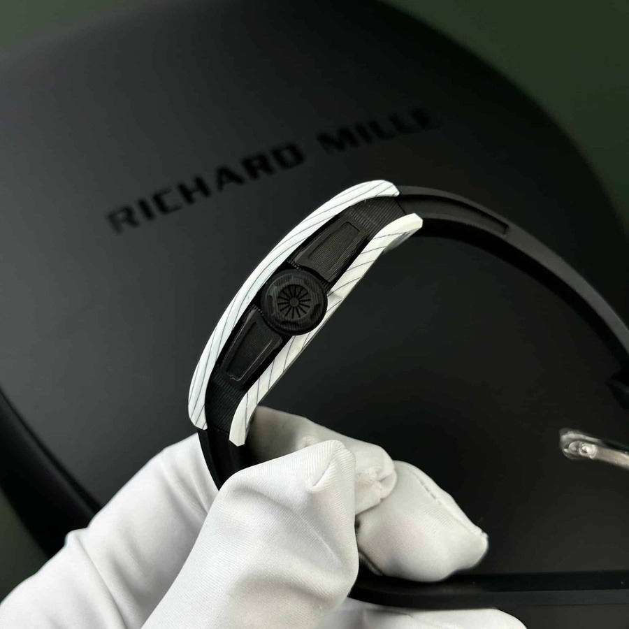 Montre réplique : Richard Mille RM 61-01 Yohan Blake, carbone, 42.7 X 50,2 mm — glamour – Photo 6