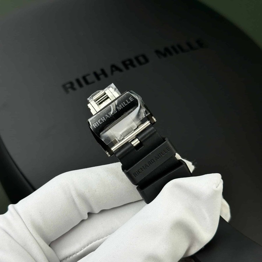 Montre réplique : Richard Mille RM 61-01 Yohan Blake, carbone, 42.7 X 50,2 mm — glamour – Photo 9