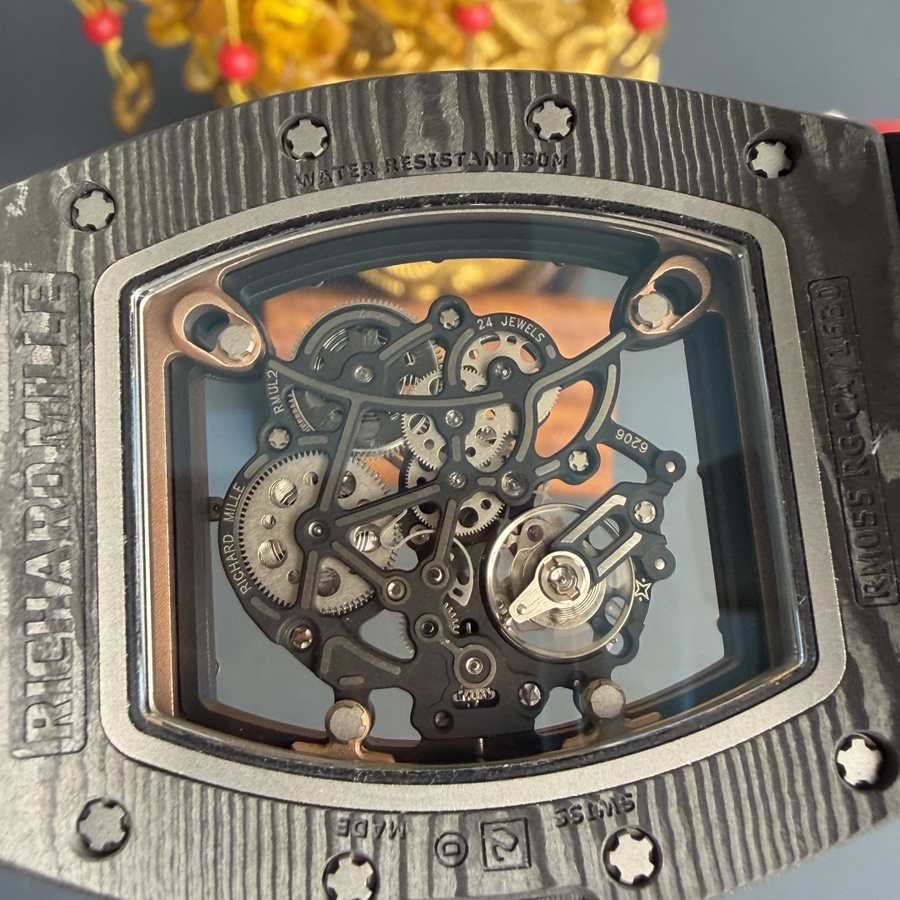 Montre réplique : Richard Mille RM 055, or rose, personnalisée, Carbon TPT CVD, diamants, mouvement Vaucher, 42,7 mm X 49,9 mm — recherchée – Photo 8