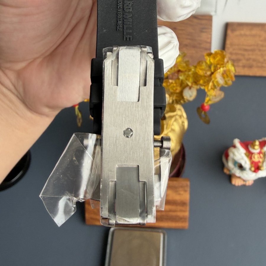 Montre réplique : Richard Mille RM 61-01 Yohan Blake, vert, /, jaune, cadran, céramique noire, mouvement Vaucher, 42,7 mm X 50,23 mm — actuelle – Photo 9