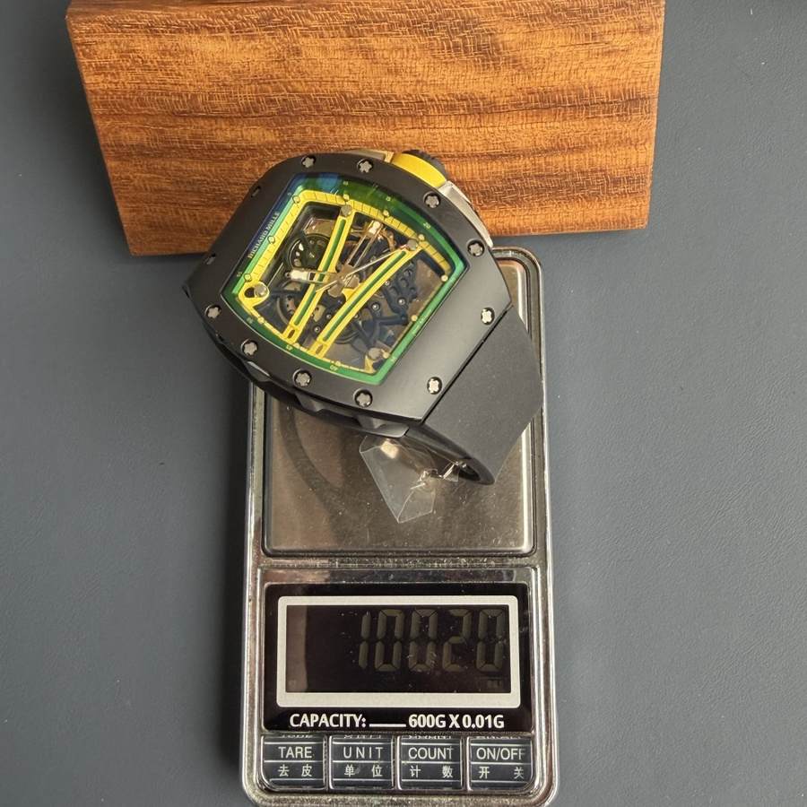 Montre réplique : Richard Mille RM 61-01 Yohan Blake, vert, /, jaune, cadran, céramique noire, mouvement Vaucher, 42,7 mm X 50,23 mm — actuelle – Photo 11