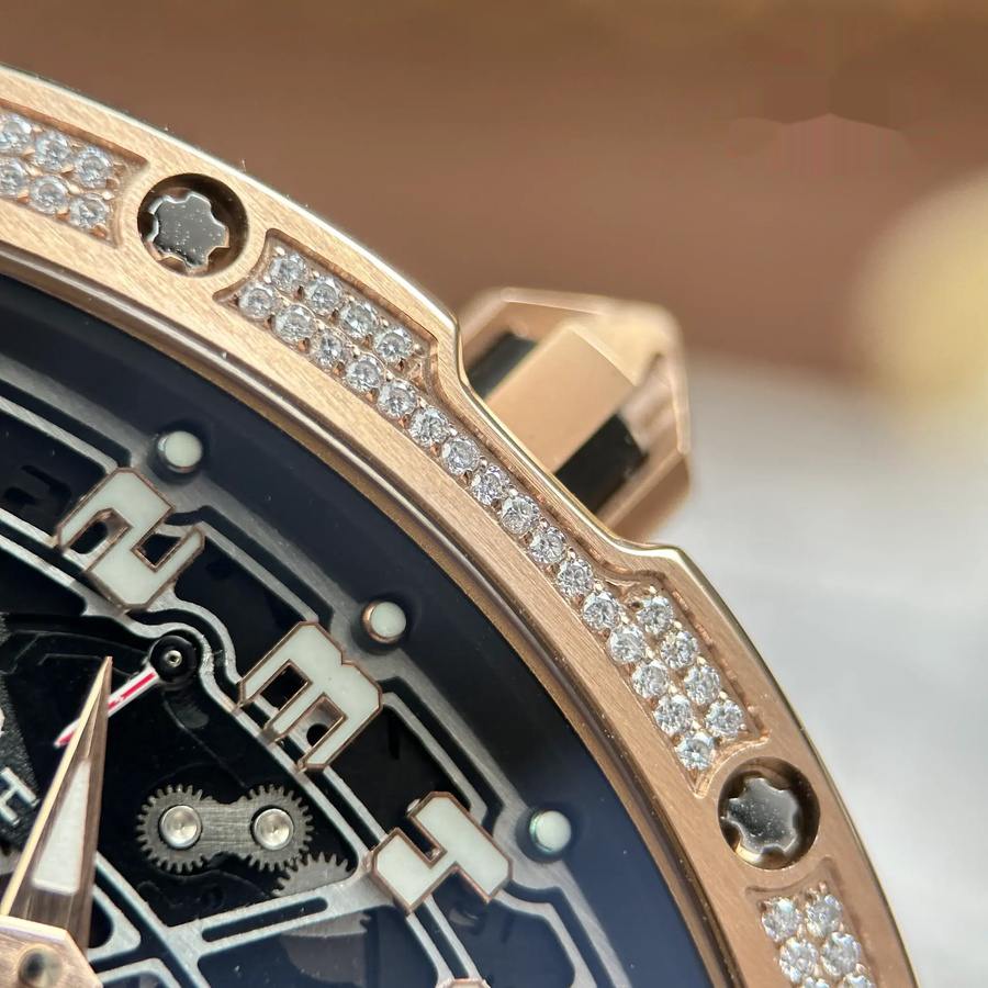 Montre réplique : Richard Mille RM67-01, or rose, extra-plate, sertissage intermédiaire, moissanites, 38,7 mm X 47,5 mm — luxueuse – Photo 8