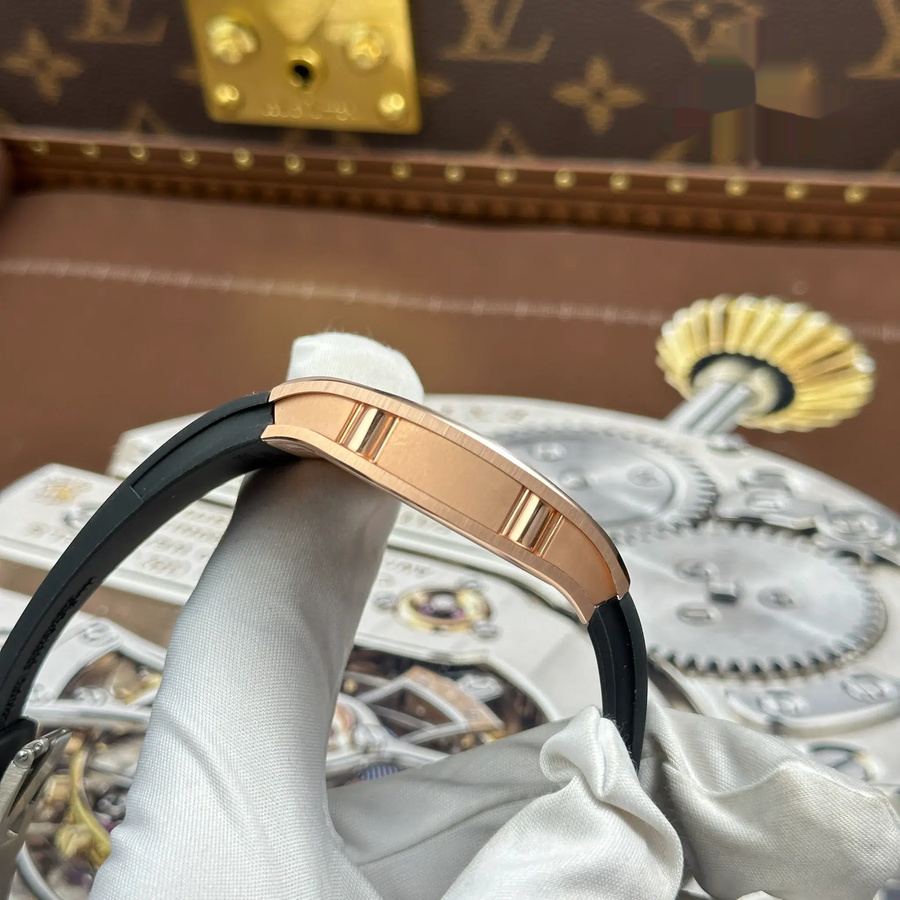 Montre réplique : Richard Mille RM67-01, or rose, extra-plate, sertissage intermédiaire, moissanites, 38,7 mm X 47,5 mm — luxueuse – Photo 11