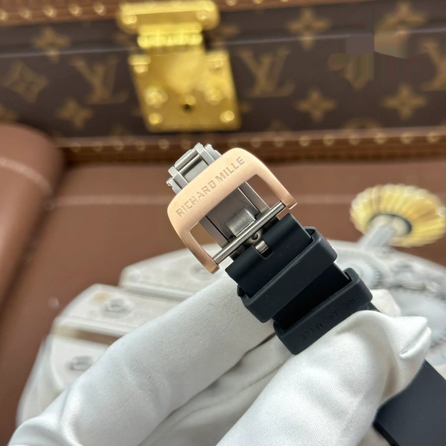 Montre réplique : Richard Mille RM67-01, or rose, extra-plate, sertissage intermédiaire, moissanites, 38,7 mm X 47,5 mm — luxueuse – Photo 14