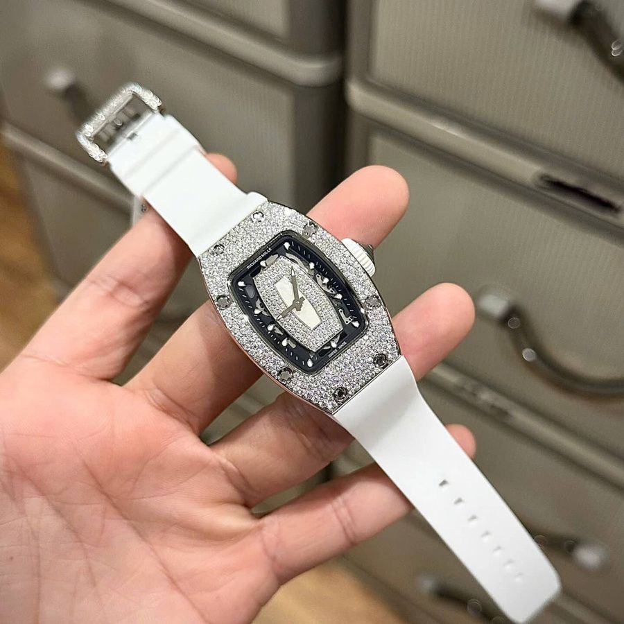 Montre réplique : Richard Mille RM 07-01 Lady, blanc, nacre, contour, neige, diamants, sertissage personnalisé en moissanite, 45.32x32,3 mm — de luxe – Photo 3