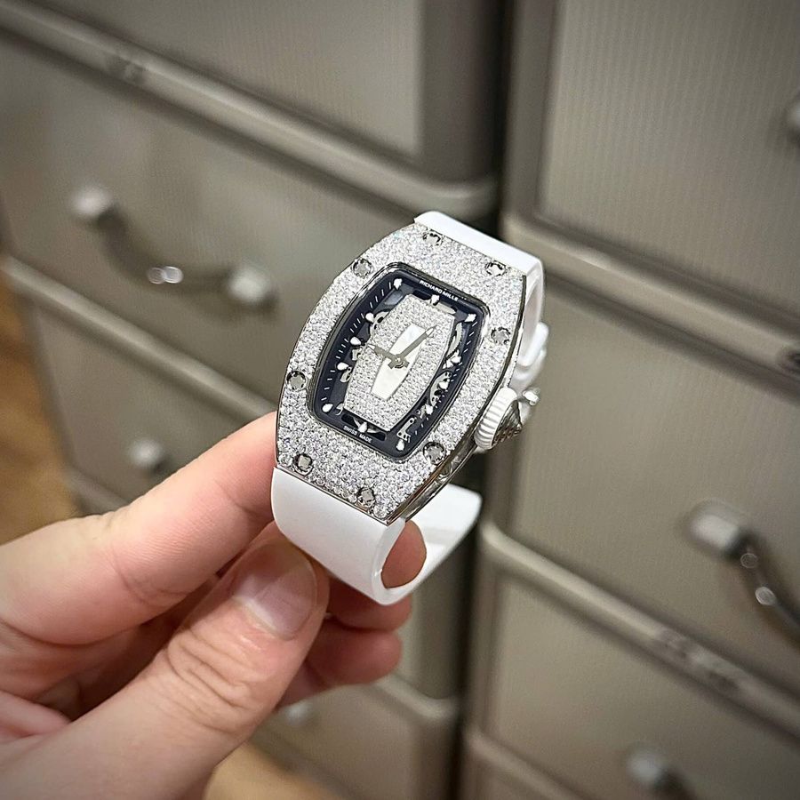 Montre réplique : Richard Mille RM 07-01 Lady, blanc, nacre, contour, neige, diamants, sertissage personnalisé en moissanite, 45.32x32,3 mm — de luxe – Photo 4
