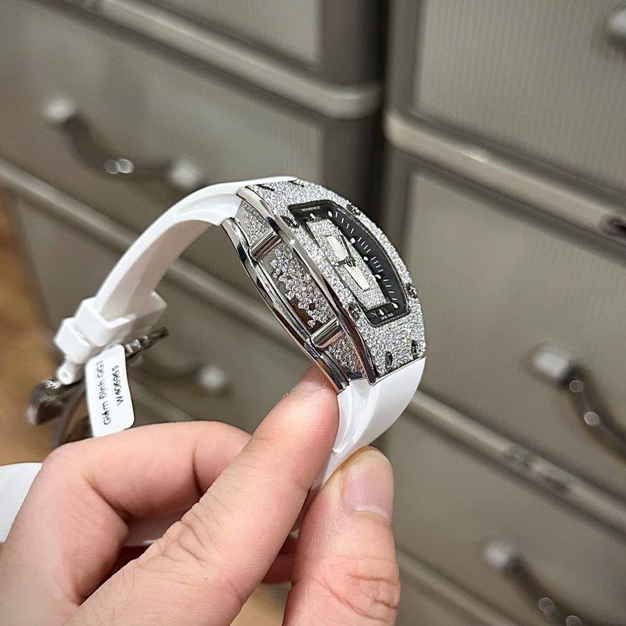 Montre réplique : Richard Mille RM 07-01 Lady, blanc, nacre, contour, neige, diamants, sertissage personnalisé en moissanite, 45.32x32,3 mm — de luxe – Photo 6