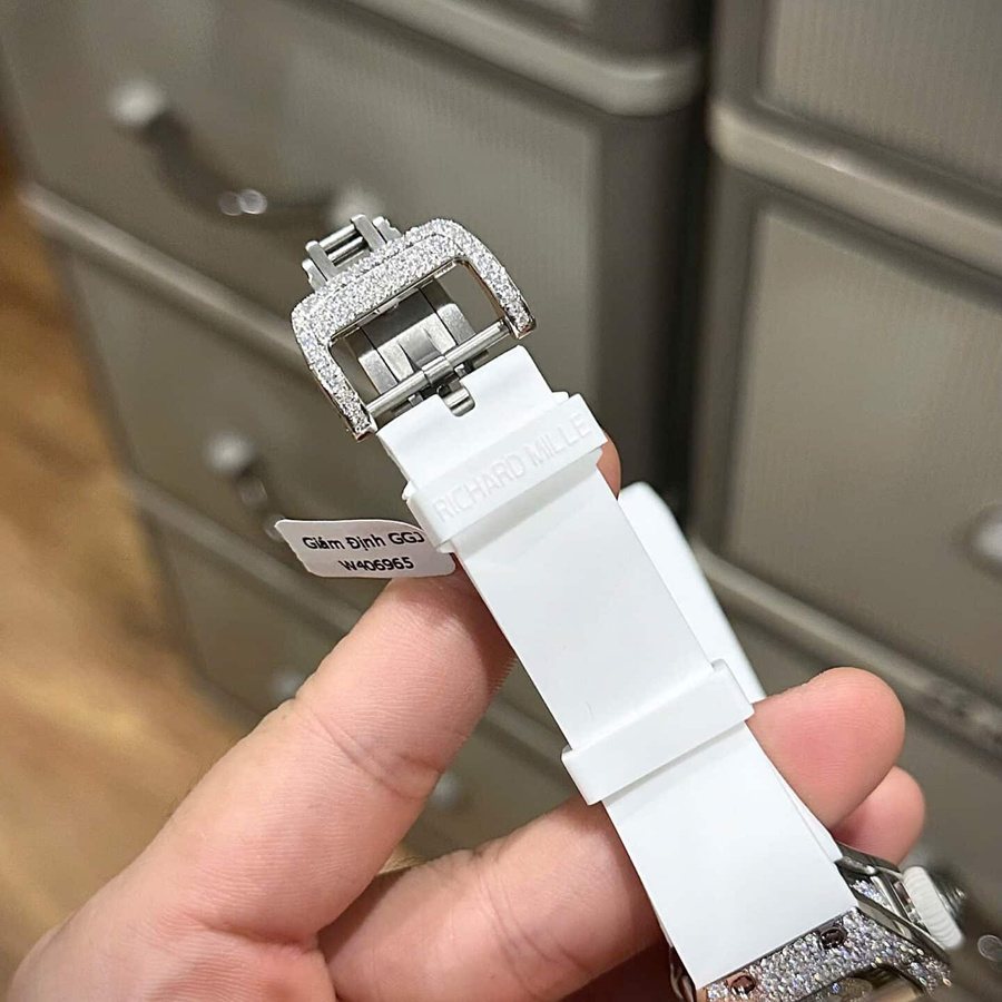Montre réplique : Richard Mille RM 07-01 Lady, blanc, nacre, contour, neige, diamants, sertissage personnalisé en moissanite, 45.32x32,3 mm — de luxe – Photo 8