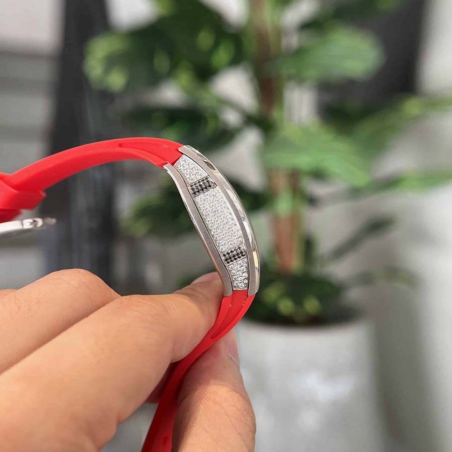 Montre réplique : Richard Mille RM 07-01, intégral, diamants, Red Lip 45.32 X 32,3 mm — élégante – Photo 5