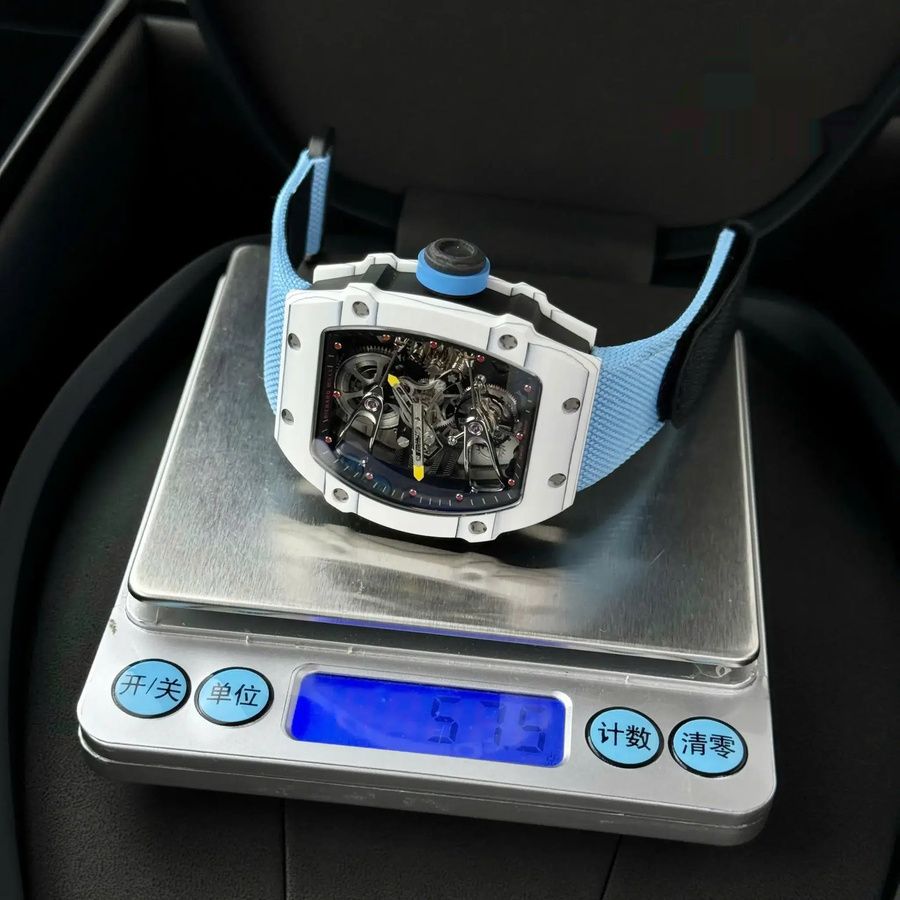 Montre réplique : Richard Mille RM 27-02 Rafael Nadal, tourbillon, carbone, 39.7 X 47,7 mm — discrète – Photo 3