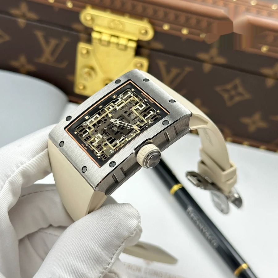 Montre réplique : Richard Mille RM 16-02, titane, extra-plate, blanc, bracelet en caoutchouc, 36 X 45 mm — précieuse – Photo 3