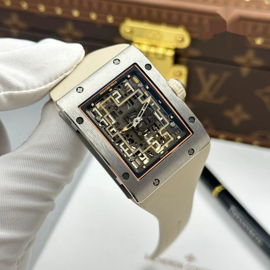 Montre réplique : Richard Mille RM 16-02, titane, extra-plate, blanc, bracelet en caoutchouc, 36 X 45 mm — précieuse – Photo 4