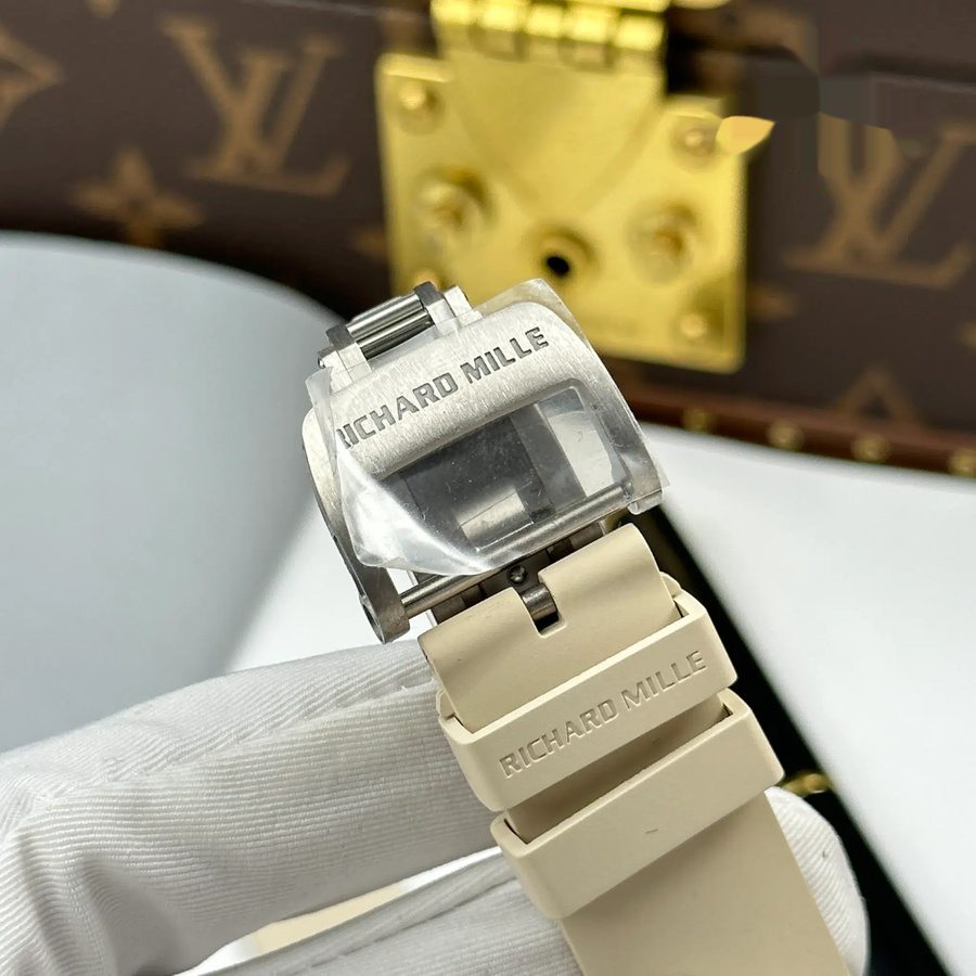 Montre réplique : Richard Mille RM 16-02, titane, extra-plate, blanc, bracelet en caoutchouc, 36 X 45 mm — précieuse – Photo 12