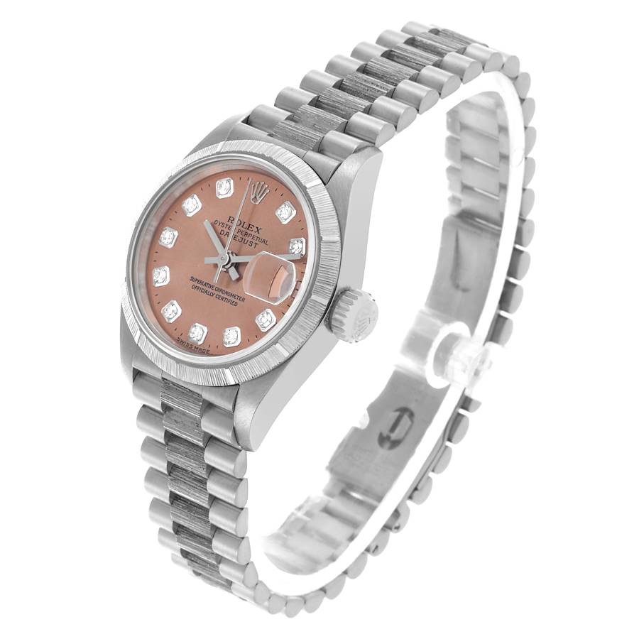 Montre réplique : Rolex President Datejust, or blanc, finition écorce, diamants, 69279 — précieuse – Photo 3