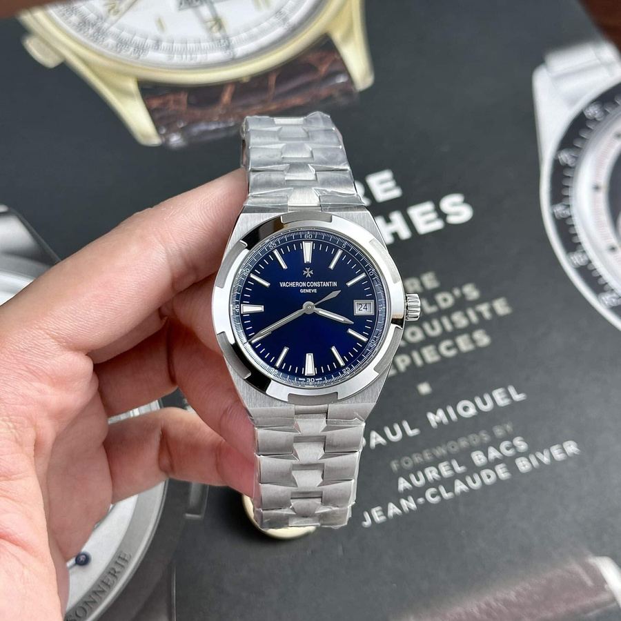 Montre réplique : Vacheron Constantin Overseas 4500V, cadran bleu, 41 mm — parfaite – Photo 4