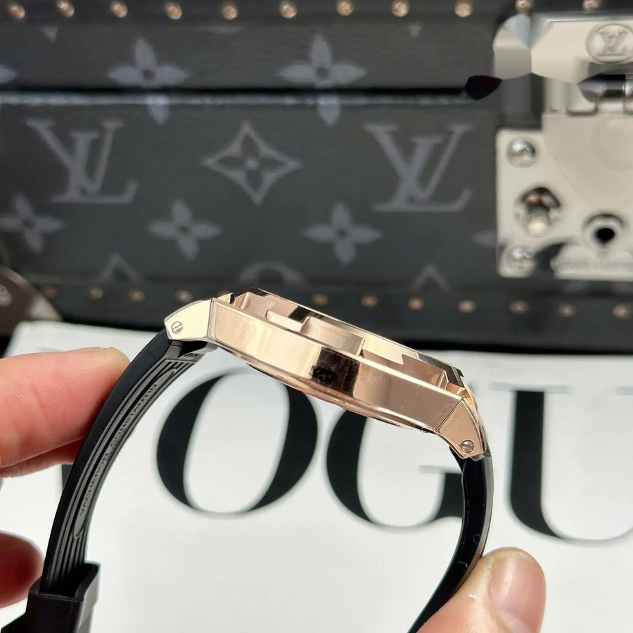 Montre réplique : Vacheron Constantin Overseas, double fuseau horaire, 47450/000r-9404, or rose, cadran blanc, bracelet en caoutchouc, 42 mm — à prix raisonnable – Photo 6